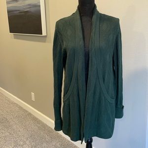 Market and Spruce L Hunter green cardigan